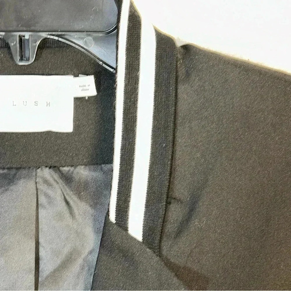 Lush Jacket Sz Small One Button Blazer Ruch Sleeves Black Stretch Stripe Collar - Picture 6 of 12